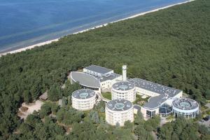 an aerial view of a building on the beach at Hotel Senator in Dźwirzyno