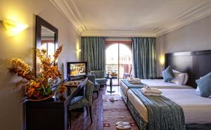 Postel nebo postele na pokoji v ubytování Palm Plaza Marrakech