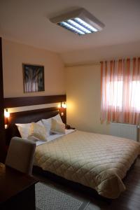 Ein Bett oder Betten in einem Zimmer der Unterkunft Hotel Čile