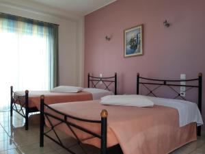 Postel nebo postele na pokoji v ubytování Hotel Dimitra