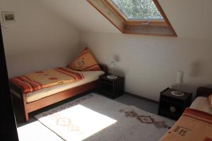 เตียงในห้องที่ Ferienwohnung Klosterberg