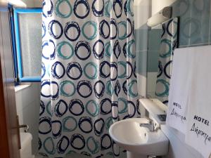 Koupelna v ubytování Hotel Dimitra