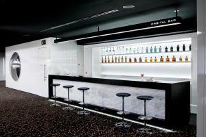 Salone o bar di Barceló Sants