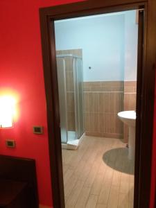 a bathroom with a shower and a sink at Il Boscaiolo Affittacamere in Preturo