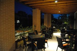 A restaurant or other place to eat at Agriturismo Ca' Beatrice - Venice Airport