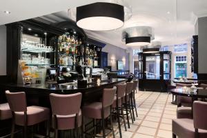 Loungen eller baren på Hotel Luxer