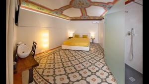 a bedroom with a bed and a bathroom with a shower at Residenza Savianna in Sciacca