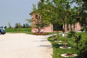 A garden outside Agriturismo Ca' Beatrice - Venice Airport
