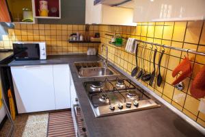 Kuchyň nebo kuchyňský kout v ubytování Happy Home BOLOGNA Fiera + 38 fotografií