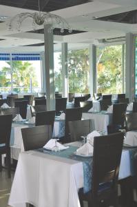 Reštaurácia alebo iné gastronomické zariadenie v ubytovaní Blue Diamond Alya Hotel
