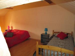 a bedroom with two beds and a bed sqor at La Ferme de la Petite Noé in Tracy-sur-Mer