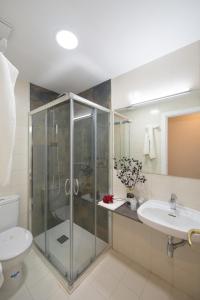 Koupelna v ubytování Hotel Miño + 27 fotografií