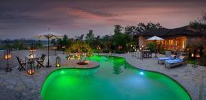 Barahi Jungle Lodge tesisinde veya buraya yakın yüzme havuzu