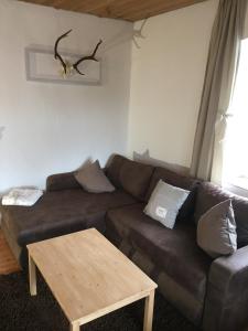 Ein Sitzbereich in der Unterkunft Ferienwohnung Gruß aus Partenkirchen
