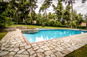 Bazén v ubytovaní Beautiful Holiday Villa in Sani alebo v jeho blízkosti