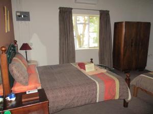 Van Rhyn Guest House tesisinde bir odada yatak veya yataklar