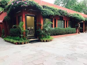a large garden with flowers in front of a building at Hotel Sheela, 100m from Taj Mahal in Agra