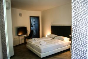En eller flere senger på et rom på GardaBreak Rooms&Breakfast Holiday Apartments