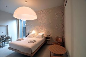 Postel nebo postele na pokoji v ubytování Nu Hotel