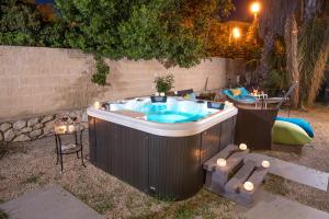 Foto dalla galleria di Champagne suites a Kefar Weradim