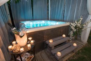 Piscina di Champagne suites o nelle vicinanze