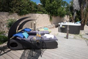 Foto dalla galleria di Champagne suites a Kefar Weradim