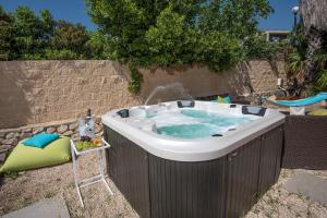 Foto dalla galleria di Champagne suites a Kefar Weradim