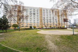 a large building with a park in front of it at Apartament Pomorska in Jelitkowo