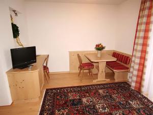 Telewizja i/lub zestaw kina domowego w obiekcie Diana