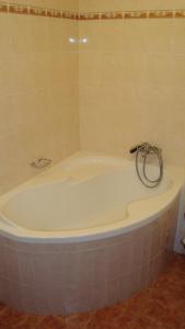 Koupelna v ubytování Hotel Krakonoš