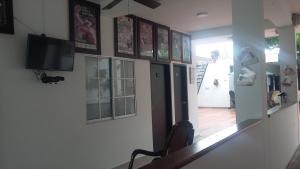 TV a/nebo společenská místnost v ubytování Hotel La Vieja Sara + 17 fotografií