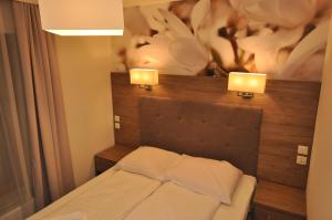 Łóżko lub łóżka w pokoju w obiekcie Pass Hotel