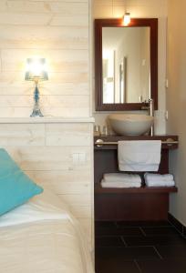 Koupelna v ubytování Logis Hôtel Vent d'Iroise