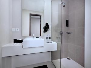 Koupelna v ubytování Hotel Neo Gajah Mada Pontianak by ASTON + 16 fotografií