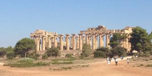 a large building with people walking in front of it at Dimora La Grazia in Castelvetrano Selinunte