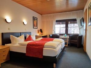 Un pat sau paturi într-o cameră la Landgasthof Zur Post