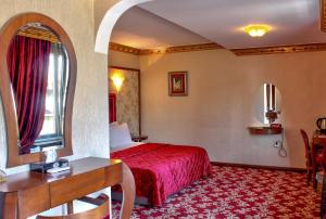 A bed or beds in a room at Antea Palace Hotel & Spa