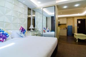 Postel nebo postele na pokoji v ubytování Mornington Hotel Sitiawan