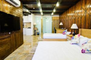 TV a/nebo společenská místnost v ubytování Mornington Hotel Sitiawan