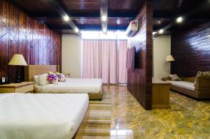 Postel nebo postele na pokoji v ubytování Mornington Hotel Sitiawan