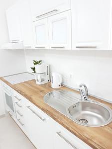 Kuchyň nebo kuchyňský kout v ubytování Apartmani Luka & Iva + 37 fotografií