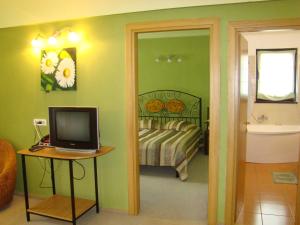a room with a bedroom with a bed and a mirror at Hotel Zada in Predeal