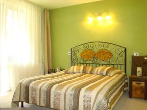 Un pat sau paturi într-o cameră la Hotel Zada