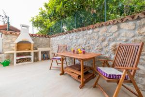 Patio alebo iná vonkajšia časť ubytovania Apartment Ortensia Dubrovnik Colors