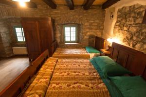 Postel nebo postele na pokoji v ubytování Tourist Farm Benčič
