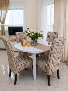 A seating area at Villa Elaia Mare