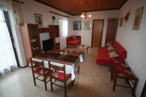 TV a/nebo společenská místnost v ubytování Apartments Cvelic Milovcic