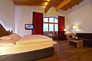 Łóżko lub łóżka w pokoju w obiekcie Hotel Seelos