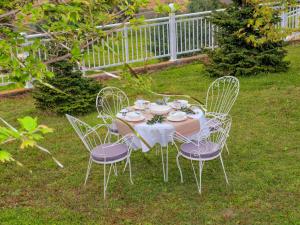 A garden outside Villa Elaia Mare