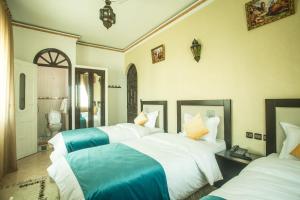 Postel nebo postele na pokoji v ubytování Hotel Borj Mogador